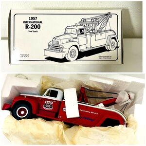 First Gear 1957 International R-200 Tow Truck 18-1677 Vintage Red Collectible
